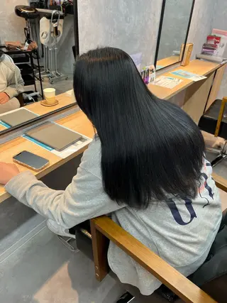 ロング motoトップカラー リスト/ブリーチカラのヘアスタイル