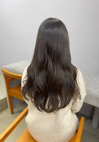 カラー maina/透明感 ベージュ/ブラウンのヘアスタイル