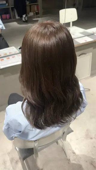 ミディアム カラー 安藤 まりのヘアスタイル