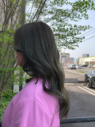 カラー 理美容室モテナ所属・カトリ プージャのヘアスタイル