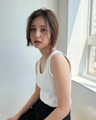 ショート カラー ぱつっとボブ 古家 佑真のヘアスタイル