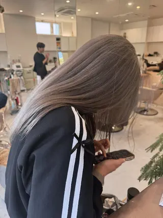 ロング カラー 💛🤍U too e’s 鎌倉🧸のヘアスタイル