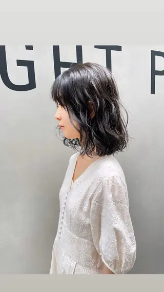 ミディアム パーマ ボブ/プツッとボブ/ 暖色カラー/モエのヘアスタイル