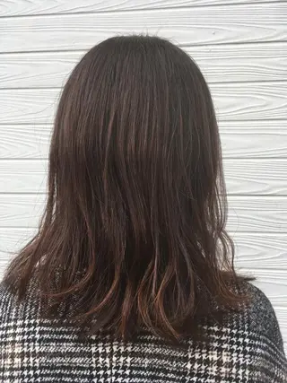 ミディアム ビヨウシツトリコ よねたにみなのヘアスタイル