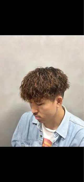 ミディアム カラー パーマ メンズ メンズパーマ特化 美容師kouyaのヘアスタイル