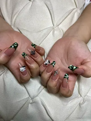 ネイル nail.salon .Reversalのネイルデザイン