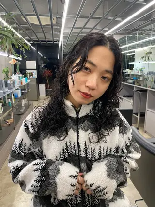 ミディアム カラー パーマ 似合わせカット レイヤーボブウルフのヘアスタイル