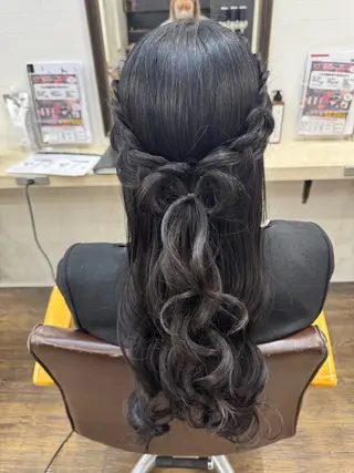 ロング ヘアアレンジ apollo 横浜所属・横浜🦋ハイトーン 🫐耳つぼジュエリーのヘアスタイル