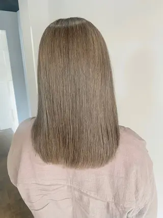 セミロング _White所属・ＳＨＩ ＺＵのヘアスタイル