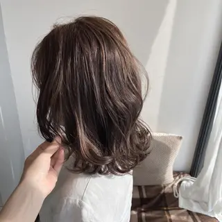 ミディアム 峯 志帆のヘアスタイル