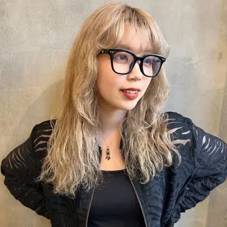 セミロング カラー écouter所属・ショート/ウルフ ハイトーン/カイセイのヘアスタイル