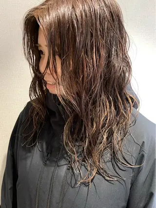 ミディアム パーマ 流音 【直前割あり】のヘアスタイル