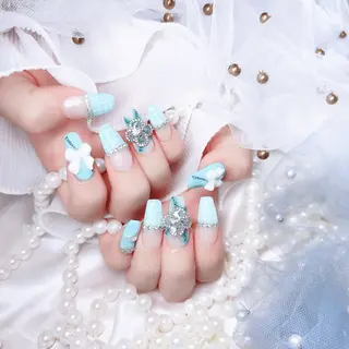 ネイル Yudia🦋 azuのネイルデザイン