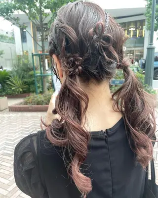 セミロング カラー ヘアアレンジ 耳つぼ屋さん ‎🤍りりのヘアスタイル