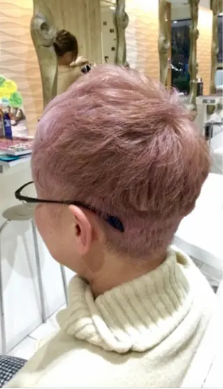 ショート カラー 松吉 純平のヘアスタイル