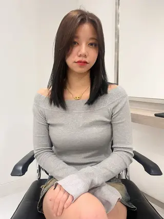 カラー YOLO/ HANAのヘアスタイル