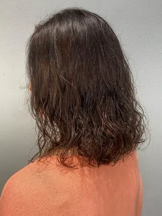 ミディアム パーマ 🌈割れない顔周り 中村隆寛のヘアスタイル