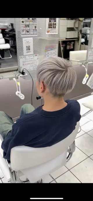 ショート カラー 艶髪×白髪ぼかし 田玉裕樹のヘアスタイル