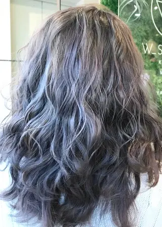 ミディアム カラー Hanna by W_SALONのヘアスタイル