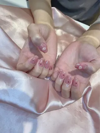 ネイル 𝘙𝘪𝘰𝘯𝘢 ...🕯🤍のネイルデザイン