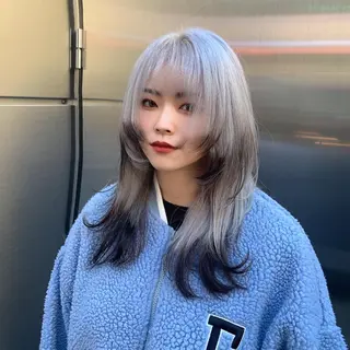 セミロング カラー ホワイト&レイヤーカ ットエクステ長畠俊輔のヘアスタイル