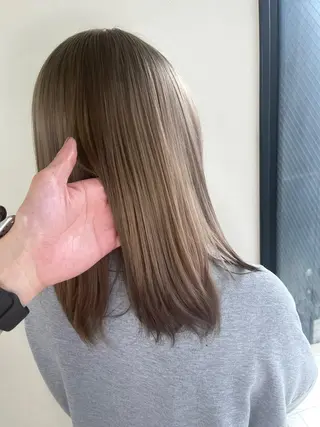 ミディアム カラー ハイライトカラー✨ グレージュ✨鎌倉光洋のヘアスタイル