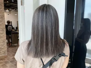 セミロング _White所属・ＳＨＩ ＺＵのヘアスタイル