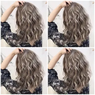 セミロング カラー ハイトーン/ブリーチ 山崎　悠次のヘアスタイル