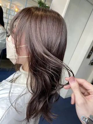 ミディアム カラー W_SALON ［触れたくなる艶髪］のヘアスタイル