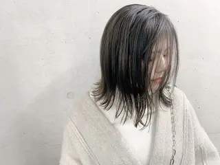 ミディアム カラー EMANON天神所属・Hitomi Ezakiのヘアスタイル
