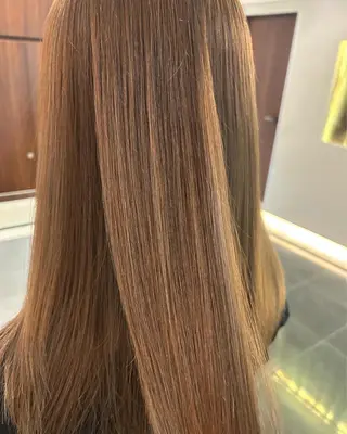 ロング カラー チーフデザイナー 若林 麻衣のヘアスタイル