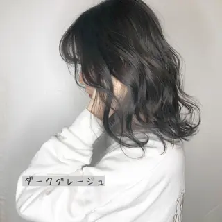 ミディアム カラー しゅうさん🍝 麻田秀太郎のヘアスタイル