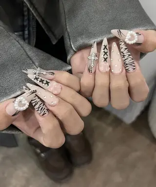 ネイル WISTERIA SAKAEのネイルデザイン