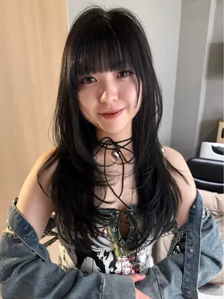 セミロング カラー ヘアアレンジ juve.所属・マエダ ヒナのヘアスタイル