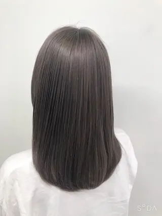 カラー ミルクティーカラー イイサカシュンスケのヘアスタイル