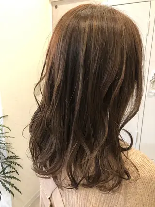 セミロング カラー desirbeaux 佐藤愛のヘアスタイル