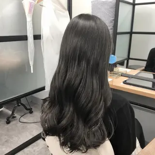 ロング カラー N° aria 三軒茶屋のヘアスタイル