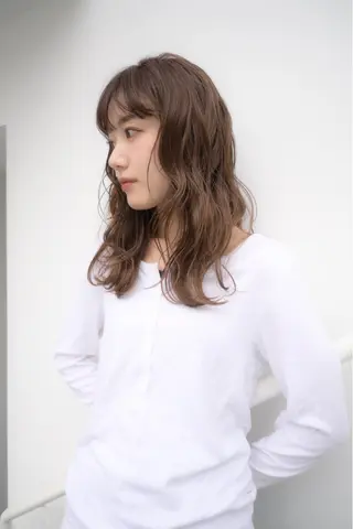 ロング 日南乃/柔らか ブラウンカラーのヘアスタイル