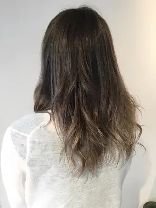 セミロング ロング カラー パーマ メンズハイトーン メンズバレイヤージュのヘアスタイル