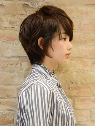 ショート カラー パーマ 黒川 真実のヘアスタイル