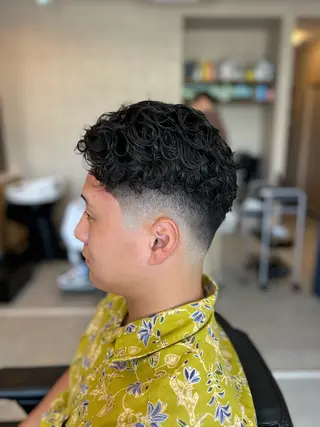 ショート パーマ メンズ THEBARBER TEN所属・伊禮 海凪のヘアスタイル