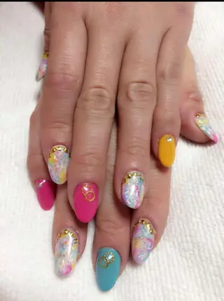 セミロング ネイル 平山 生美のヘアスタイル