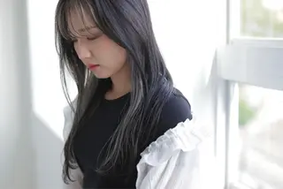 セミロング motoトップカラー リスト/ブリーチカラのヘアスタイル