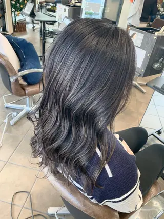 セミロング カラー Ripps長居所属・メテオ ／ヘアカラー 西川菜実のヘアスタイル