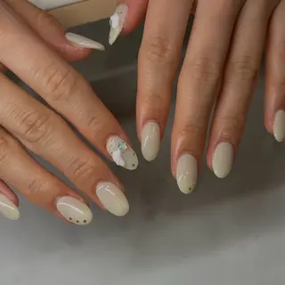 ネイル 𝑟𝑖𝑠𝑎 🕯🤍のネイルデザイン