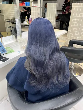 ロング 寒色＆ブリーチ特化 寒色MiOのヘアスタイル