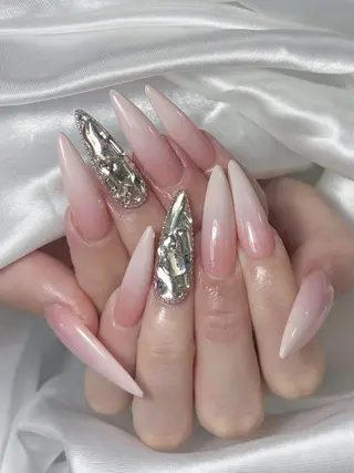 ネイル LEELA NAIL STUDIO所属・LEELA NAIL STUDIOのネイルデザイン