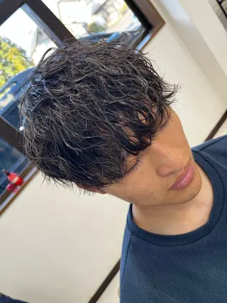 パーマ メンズ 峯 渉人のヘアスタイル