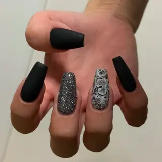 ネイル MHR nailのネイルデザイン