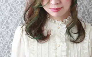ミディアム カラー パーマ ルミナスヘアー-LUMINOUS HAIR -所属・悩める癖毛の救世主✨ 🫧あべタクヤ🫧のヘアスタイル
